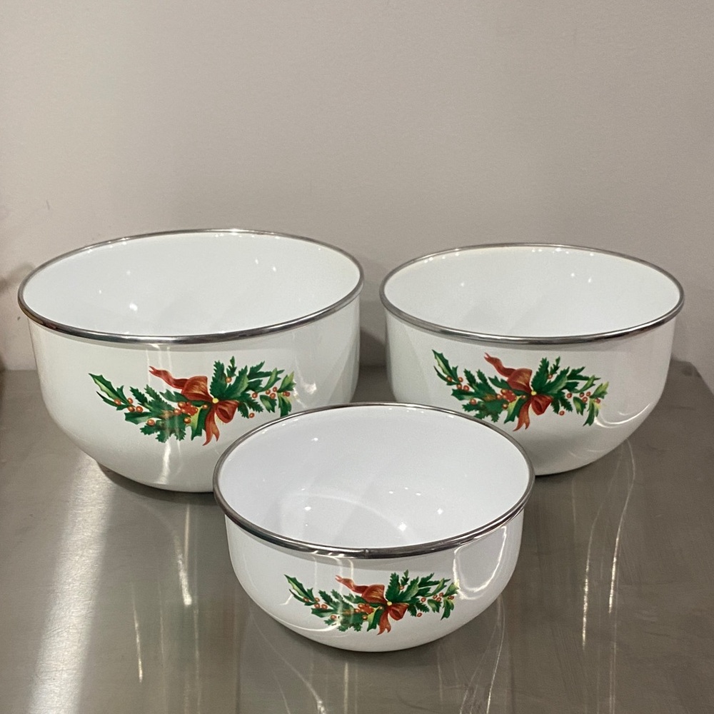 Vintage Pfaltzgraff Christmas Heritage Enamel Bowls with Holly Design - Set of 3